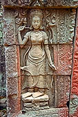 Banteay Kdei temple - threshold guardian bas-relief.